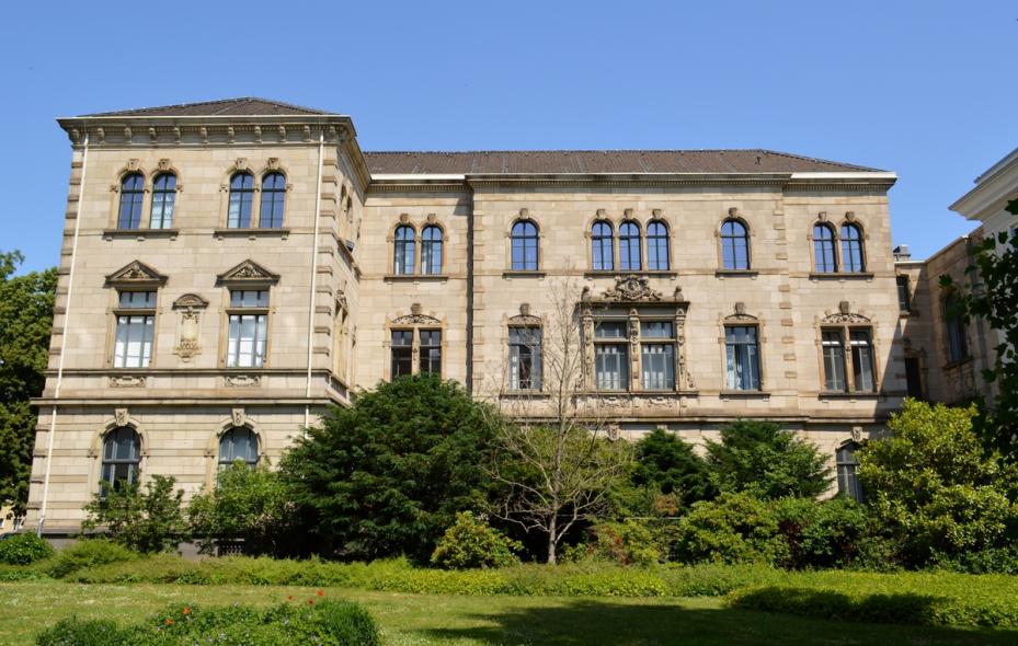 PaXretro78 aus Eukalyptus mit Sonnenschutz für Stadtpalais Krefeld