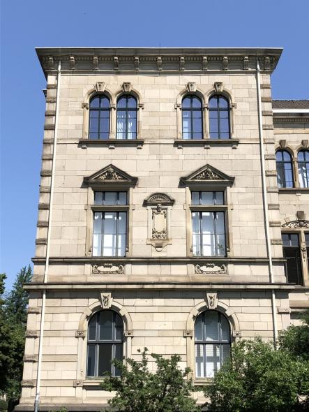 PaXretro78 aus Eukalyptus mit Sonnenschutz für Stadtpalais Krefeld