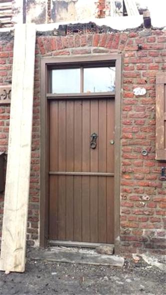 Holz-Haustür mit Lichtausschnitt in Viersen vorher