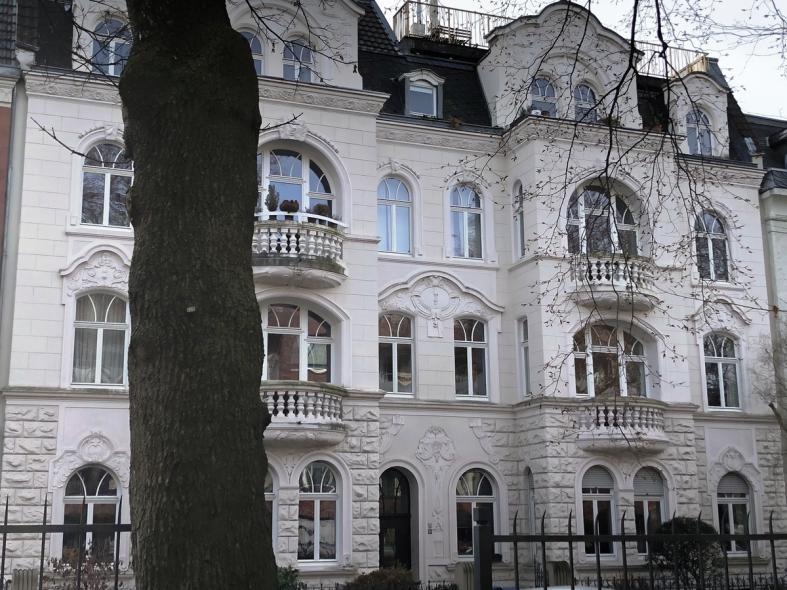 PaXcontur68 aus Eukalyptus für gründerzeitliches Mehrfamilienhaus in Köln 