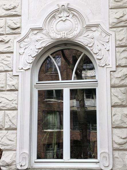 PaXcontur68 aus Eukalyptus für gründerzeitliches Mehrfamilienhaus in Köln Nahaufnahme