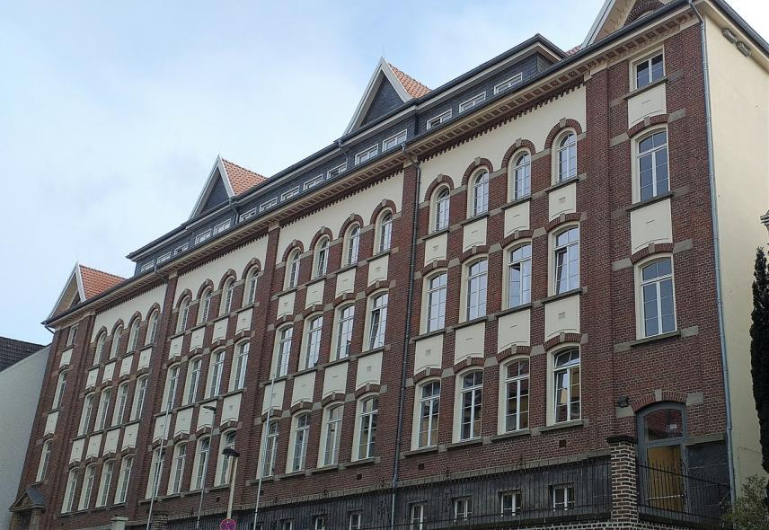 PaXcontur68 aus Eukalyptus für Schule in Solingen