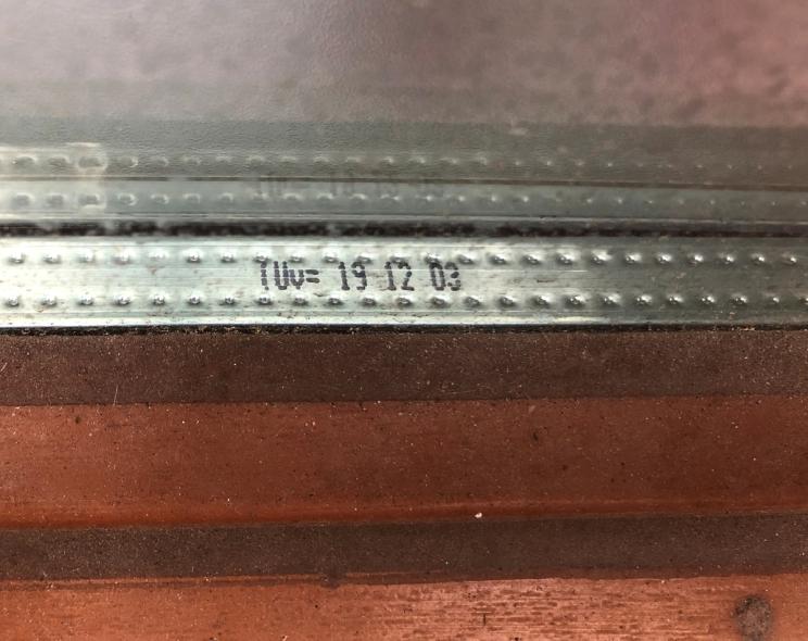 PaXcontur68 als Schallschutzmaßnahme für Wohn- und Geschäftshaus in Mainz Detailaufnahme Baujahr