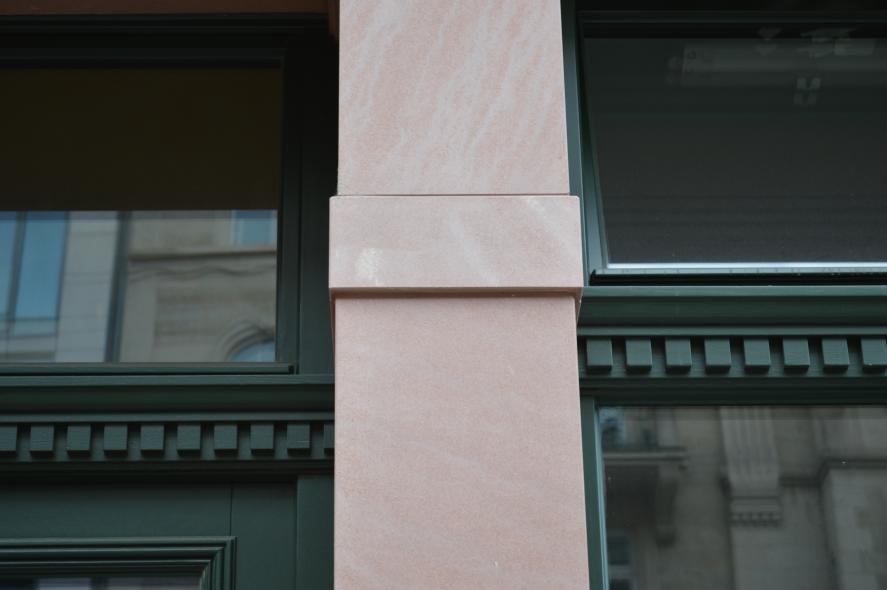 Holz-Haustüren in grün in Frankfurt am Main Detailaufnahme