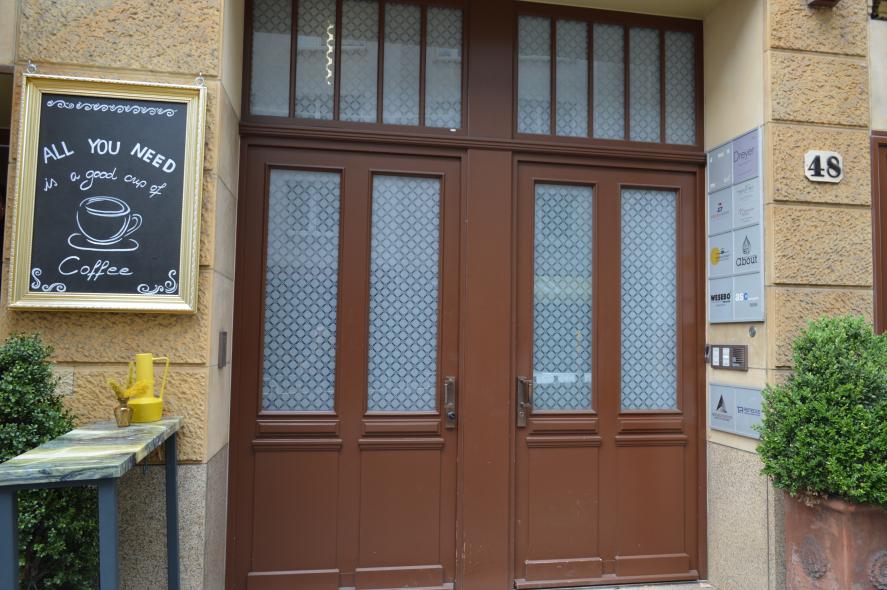 Eingangstüren für Wohn- und Geschäftshaus in Frankfurt am Main