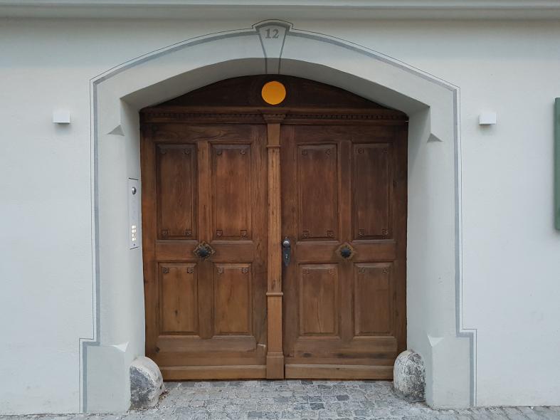 Haus- und Brettertür für Fachwerkhaus in Ulm 