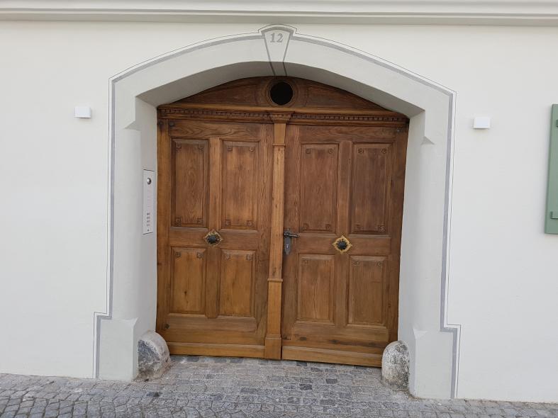 Haus- und Brettertür für Fachwerkhaus in Ulm 