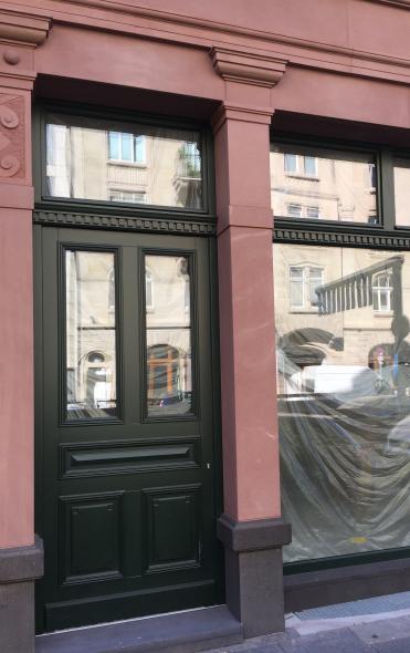 Holz-Haustüren in grün in Frankfurt am Main