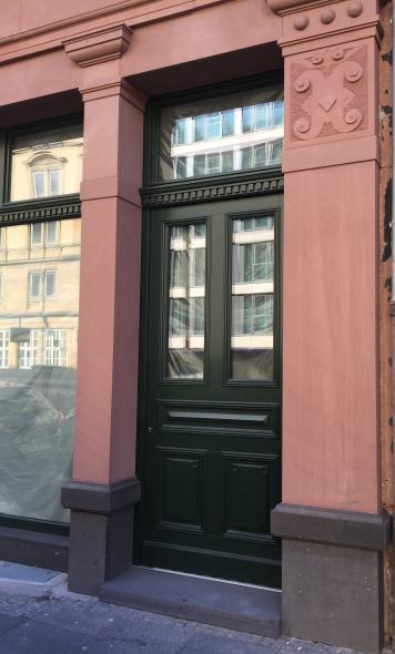 Holz-Haustüren in grün in Frankfurt am Main