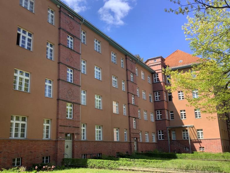 PaX-Kastenfenster aus Kiefer in Berliner Wohnanlage