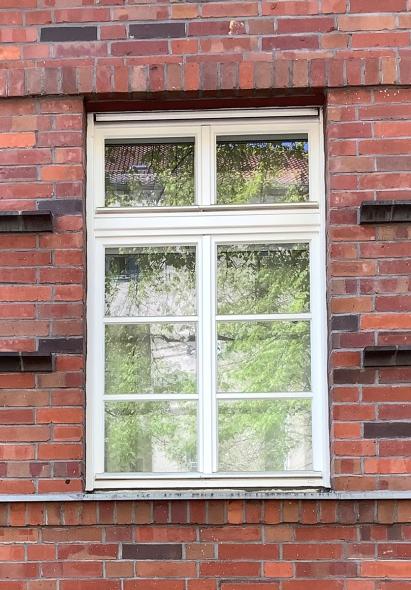 PaX-Kastenfenster aus Kiefer in Berliner Wohnanlage Nahaufnahme