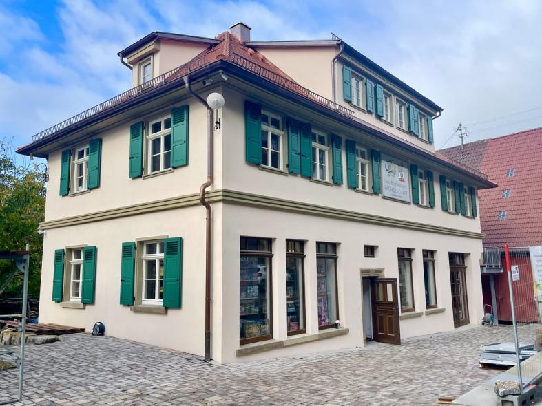 Vielseitig genutztes Gebäude mit PaXpur68 aus Eukalyptus in Forchtenberg