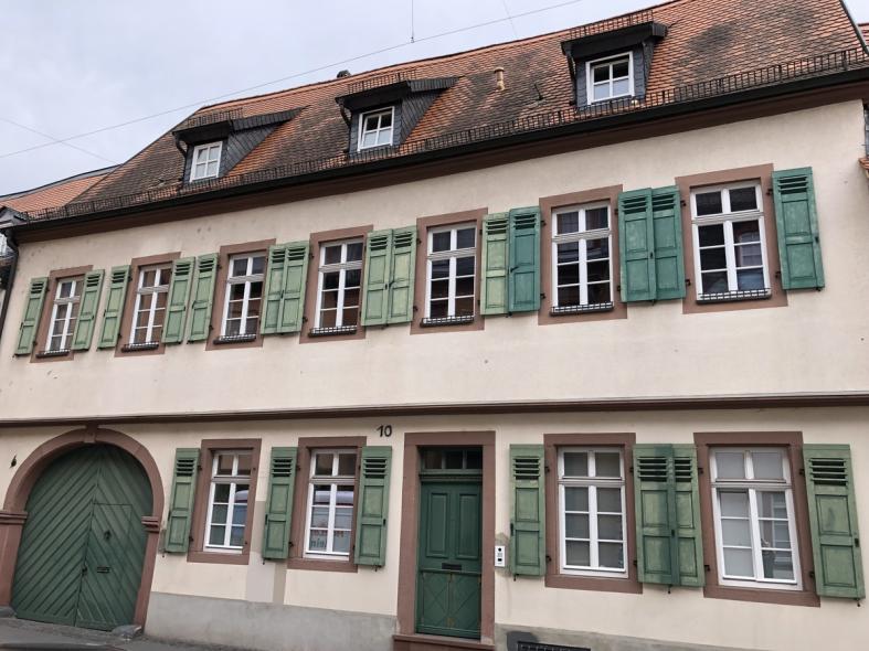 Spätbarockes Wohnhaus mit PaXretro58 aus Lärche in Hochheim 