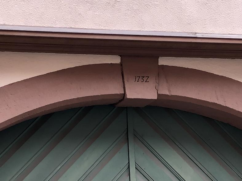 Spätbarockes Wohnhaus mit PaXretro58 aus Lärche in Hochheim Türbogen