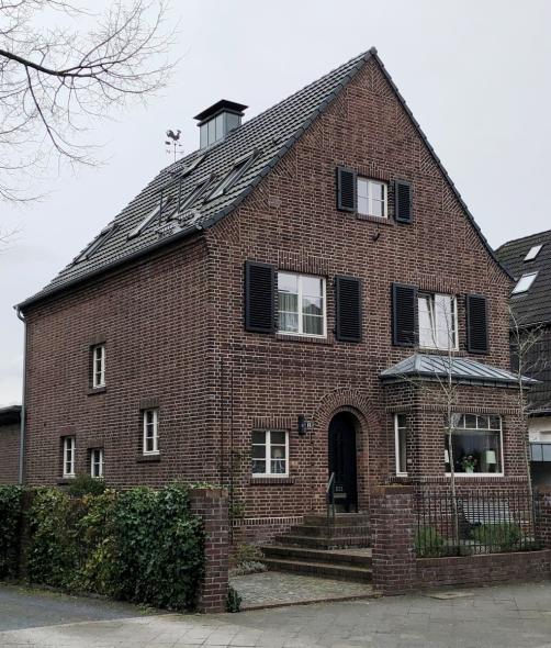 PaXretro68 aus Eukalyptus für ein Backsteingebäude in Düsseldorf