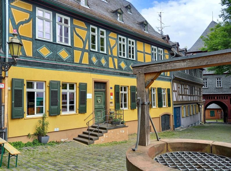 PaXretro68 aus Eukalyptus für barockes Fachwerkhaus in Frankfurt Höchst