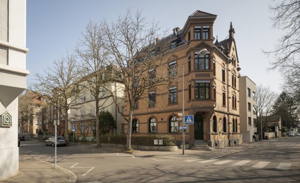 PaXretro68 aus Eukalyptus für Wohngebäude mit Gaststätte in Esslingen