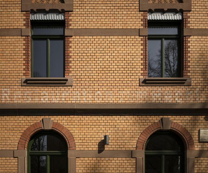 PaXretro68 aus Eukalyptus für Wohngebäude mit Gaststätte in Esslingen