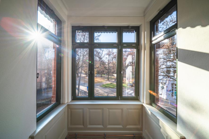 PaXretro68 aus Eukalyptus für Wohngebäude mit Gaststätte in Esslingen Erker