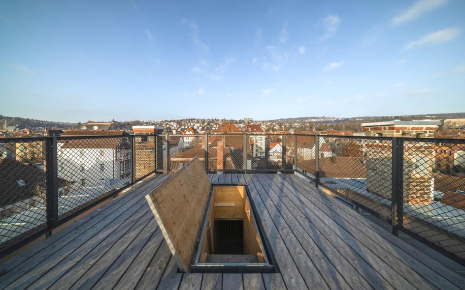 PaXretro68 aus Eukalyptus für Wohngebäude mit Gaststätte in Esslingen Dachterrasse