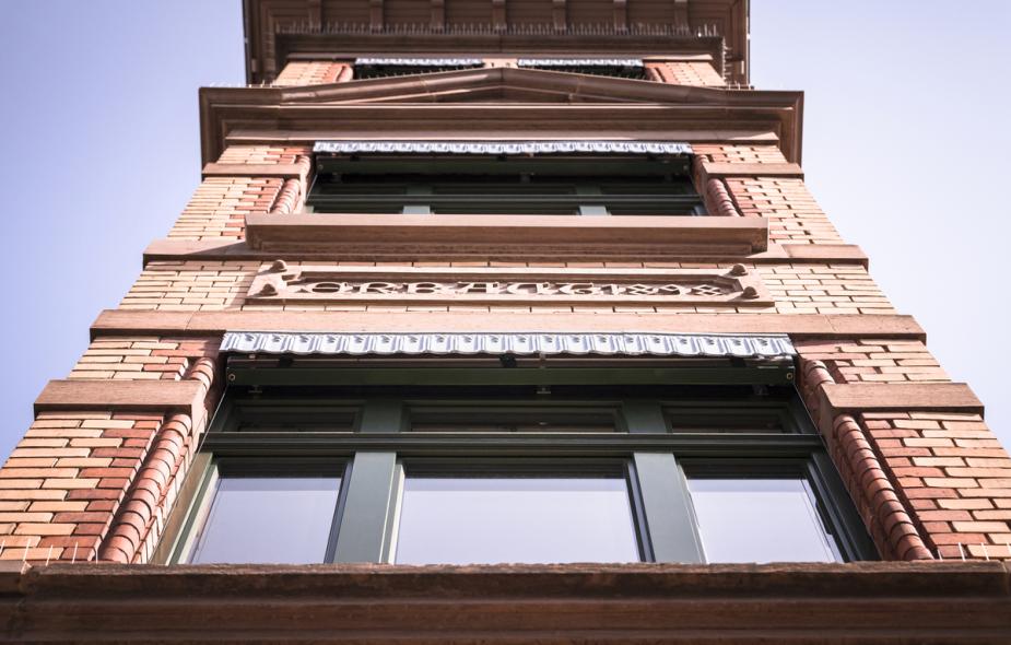 PaXretro68 aus Eukalyptus für Wohngebäude mit Gaststätte in Esslingen