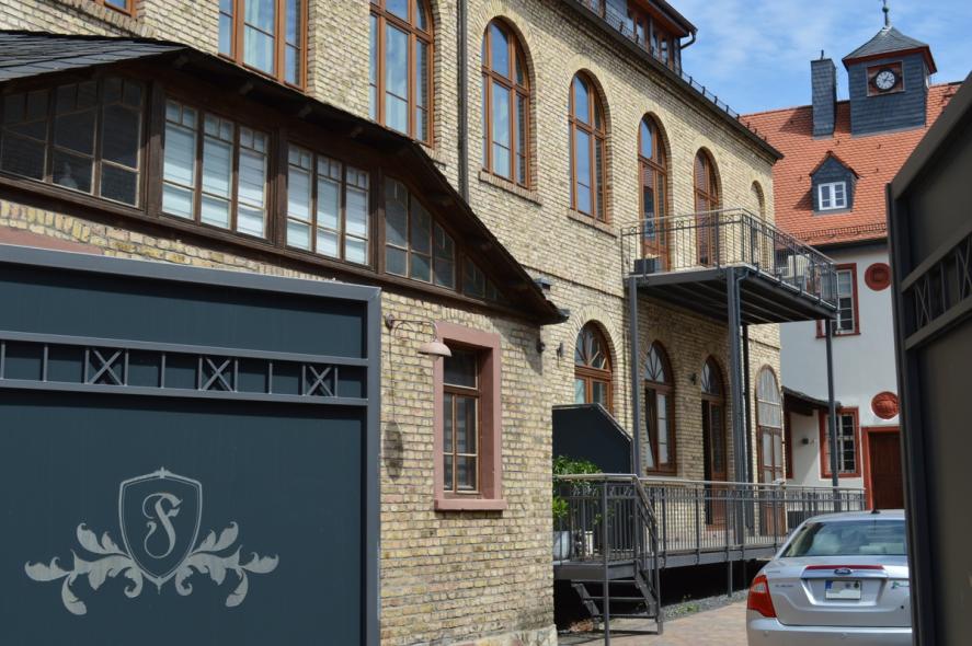 PaXretro68 aus Eukalyptus für Hofanlage in Flörsheim