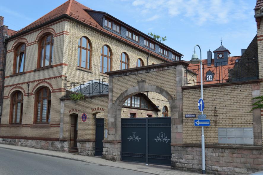 PaXretro68 aus Eukalyptus für Hofanlage in Flörsheim