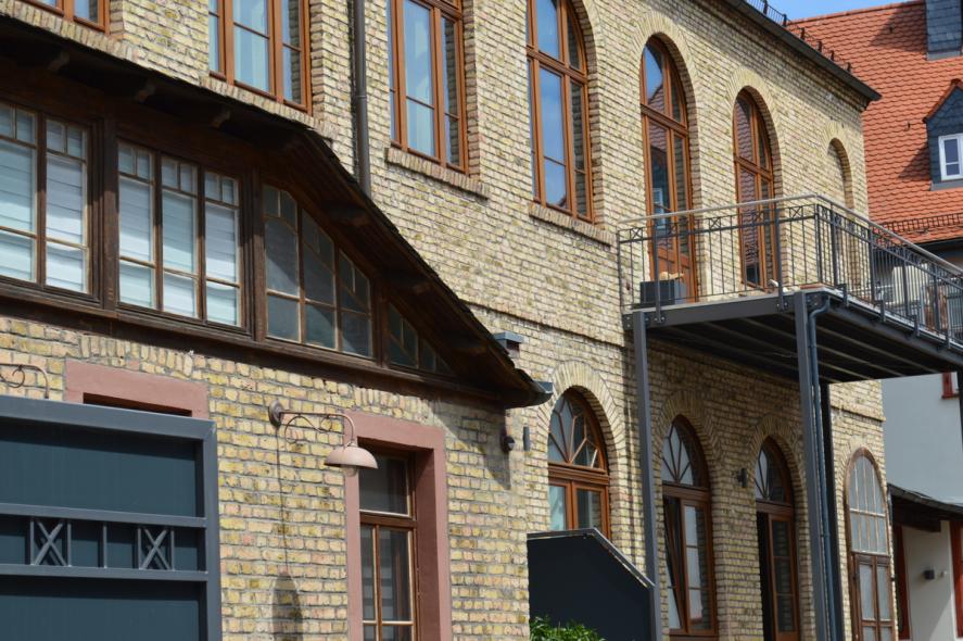 PaXretro68 aus Eukalyptus für Hofanlage in Flörsheim