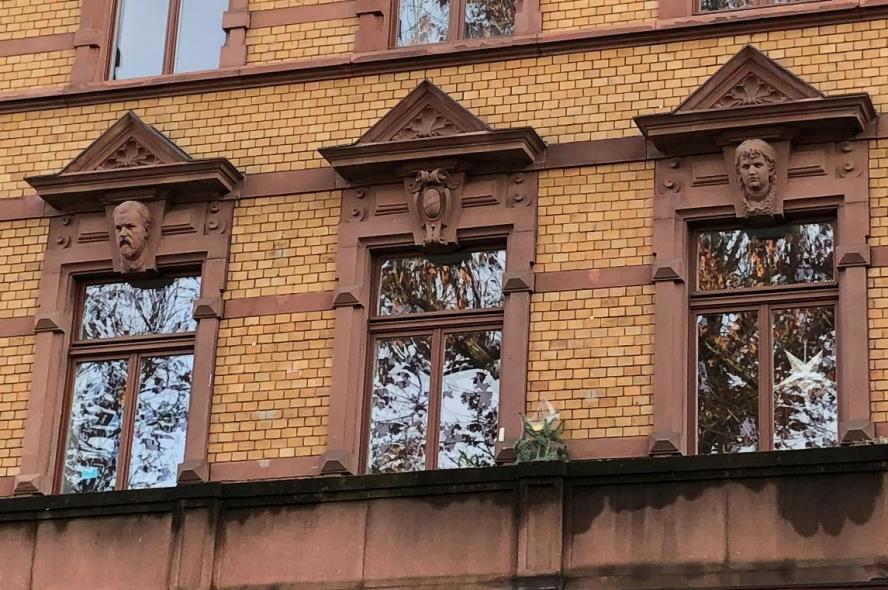 PaXretro68 aus Eukalyptus für Jahrhundertwende-Zeilen-Eckwohnhaus in Mainz  Nahaufnahme