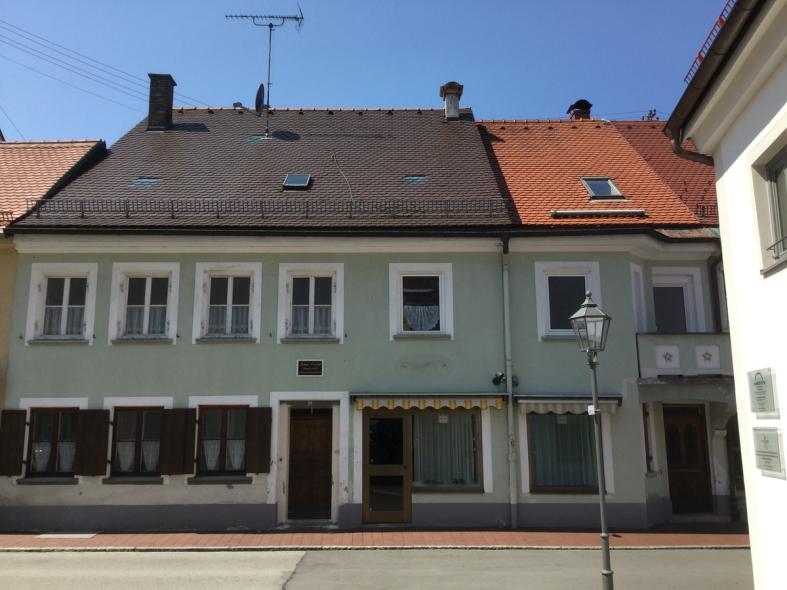PaXretro68 aus Kiefer für ehemaliges Stadtbauernhaus in Schongau vorher