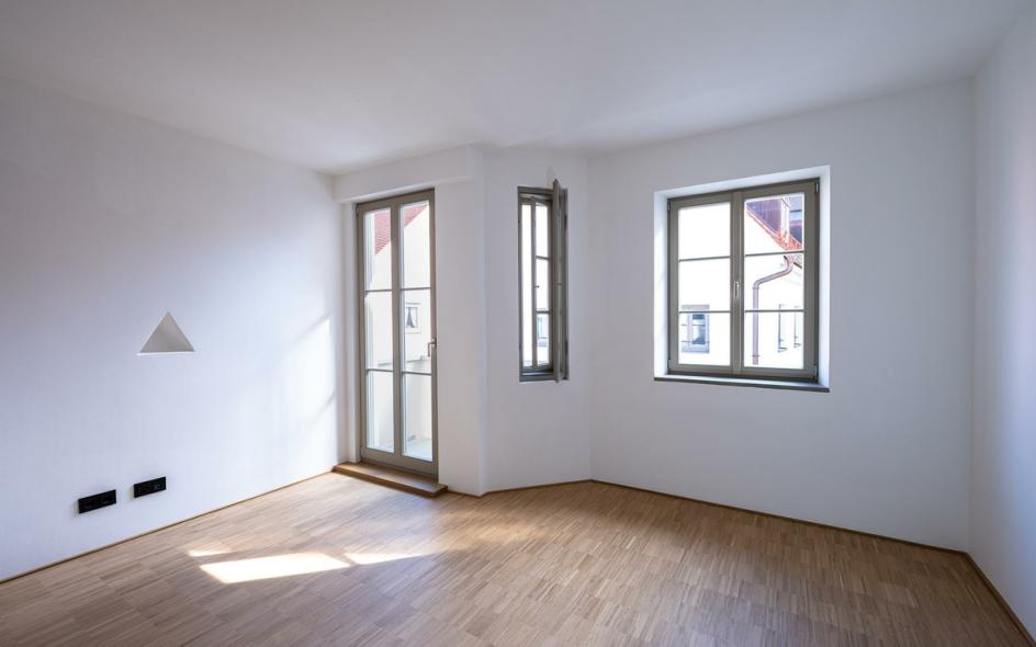 PaXretro68 aus Kiefer für ehemaliges Stadtbauernhaus in Schongau Balkontür