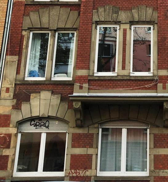 PaXretro68 aus Kiefer und Haustür für Jahrhundertwendegebäude in Mainz vorher Nahaufnahme