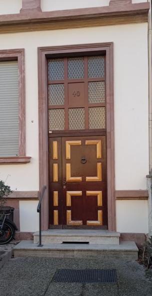 Holz-Haustür mit hohem Oberlicht in Frankfurt am Main vorher