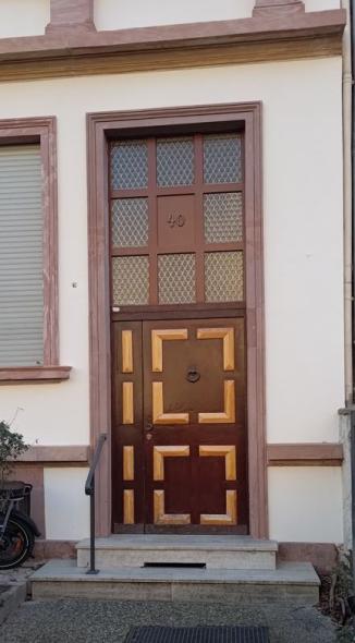 Holz-Haustür mit hohem Oberlicht in Frankfurt am Main vorher