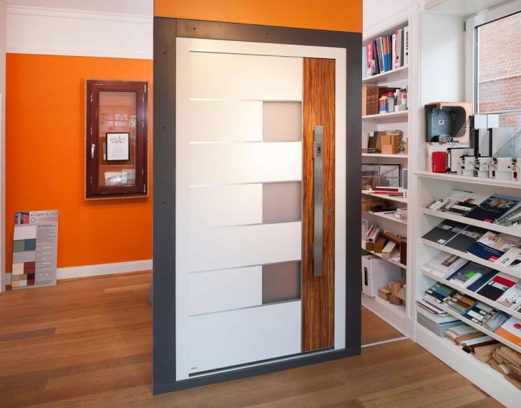 HolzArt Tischlerei GmbH & Co. KG - Ausstellung