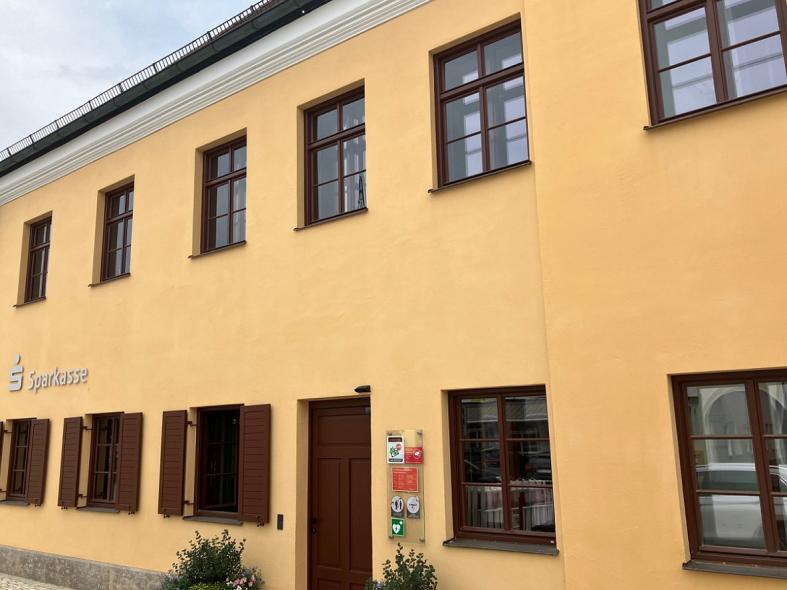 Kastenfenster aus Kiefer für das historische Rathaus in Hohenwart Eingang