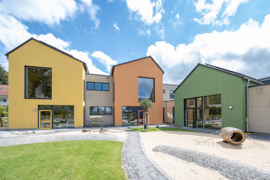 Bunte Giebelhäuschen der Kita Sträßchen in Burscheid