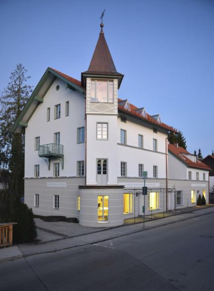 Denkmalgerechte PaXpur68 Fenster in Wohn- und Geschäftshaus in Utting am Ammersee