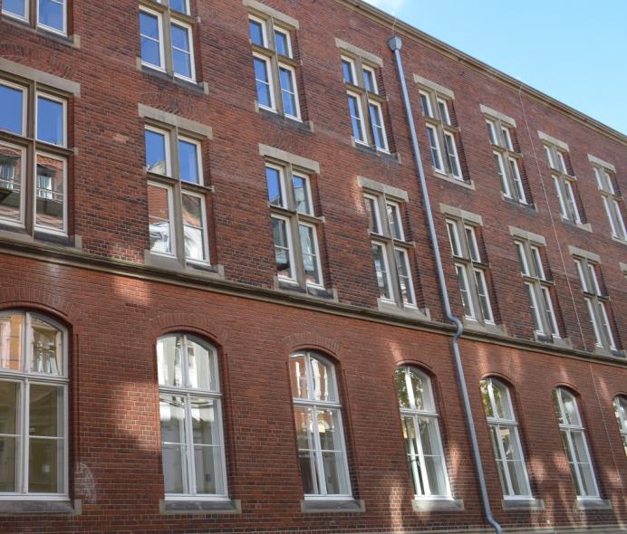 PaXretro78 Fenster aus Kiefer für Gründerzeitschule Hansa Gymnasium in Köln Rückseite