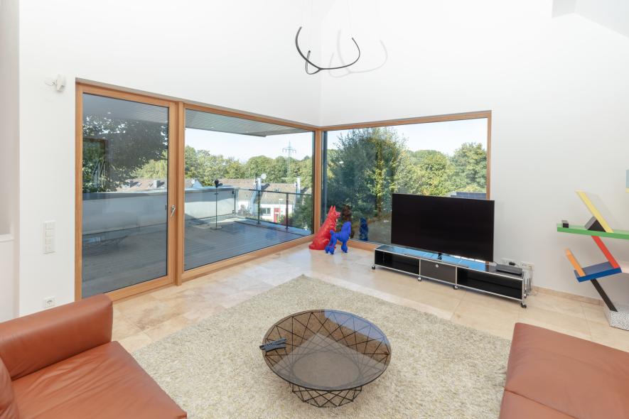 Eukalytpus Holz mit farbloser Lasur strahlt im Innern behagliche Wärme und Natürlichkeit aus