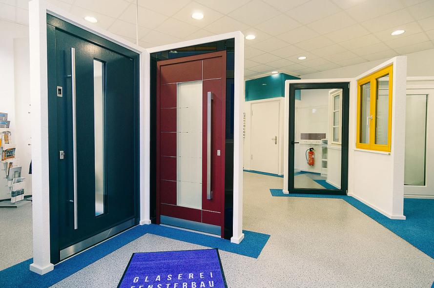 Haustüren-Ausstellung bei der Glaserei Sand in Karlsruhe