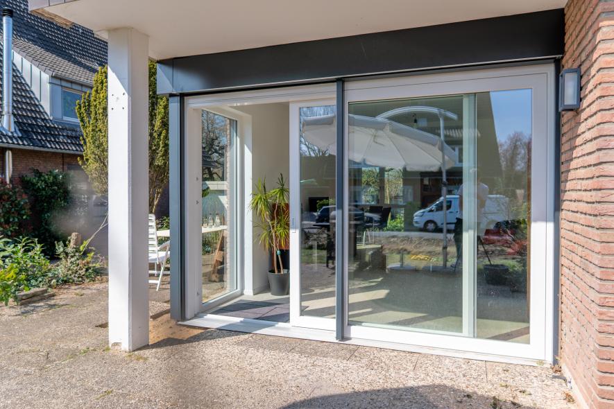 Hebeschiebetür mit Beschattungsanlage in Münster