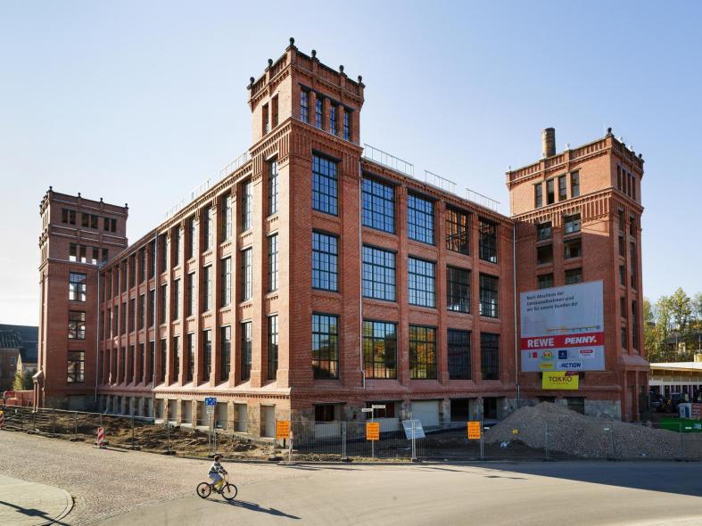 Alte Stickerei in Flöha mit Sprossenfenstern von PaX