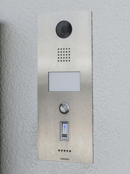 Klingelanlage mit Fingerprint-Öffnung