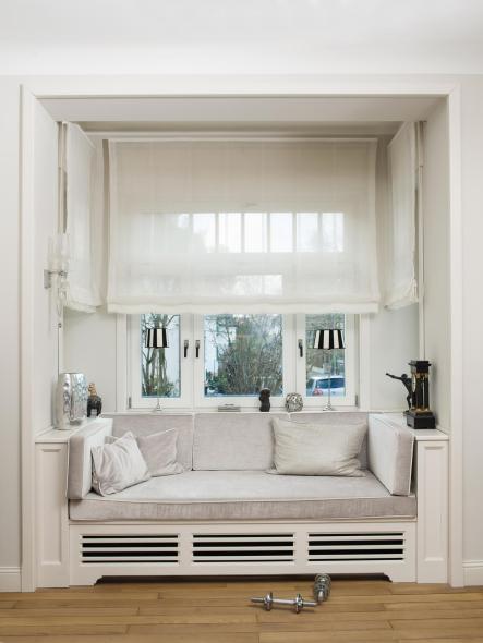 Sitzfenster mit Stoffjalousie in Stadtvilla in Frankfurt am Main