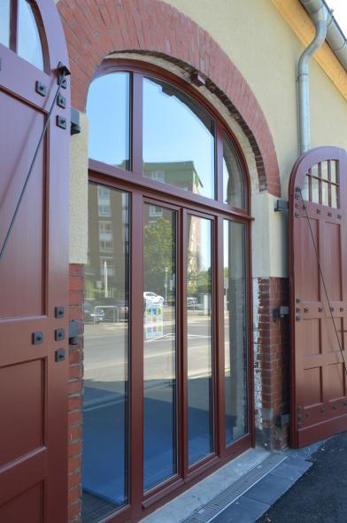 neue Holzfenster neue Holztüren Sonderform Korbbogen Denkmalschutz 