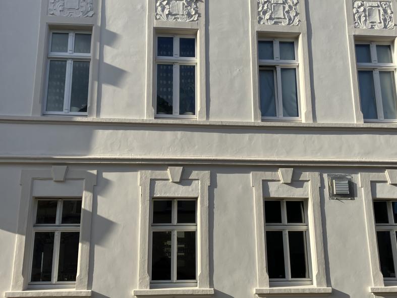 Denkmalschutz sanierte Fassade Holzfenster 